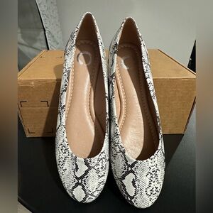 Nordstrom/Nordstrom Brand Women’s Flat Shoes Size 7.5